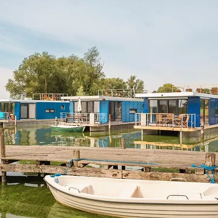 Hafenresort Karnin - Hausboot Pit * Karnin (Usedom)